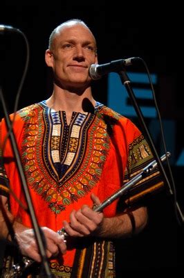 La Gira Renacimiento Africano de Wouter Kellerman: Un Viaje Musical Por Las Raíces de la Música Moderna!